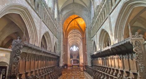 The Paul-Aurélien cathedral, a true architectural gem, bears witness to the soul and history of the Léonard region.