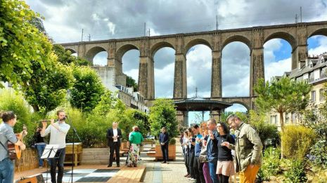 l’emblématique viaduc depuis les jardins