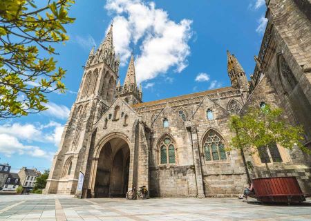 Une église cathédrale du XIIIe et une chapelle, Notre- Dame du Kreisker